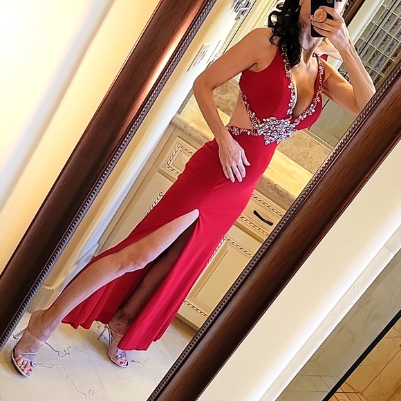 Mac Dugall Red Open-back Embellished Side Cutout Gown, Sz 0 - Picture 5 of 16